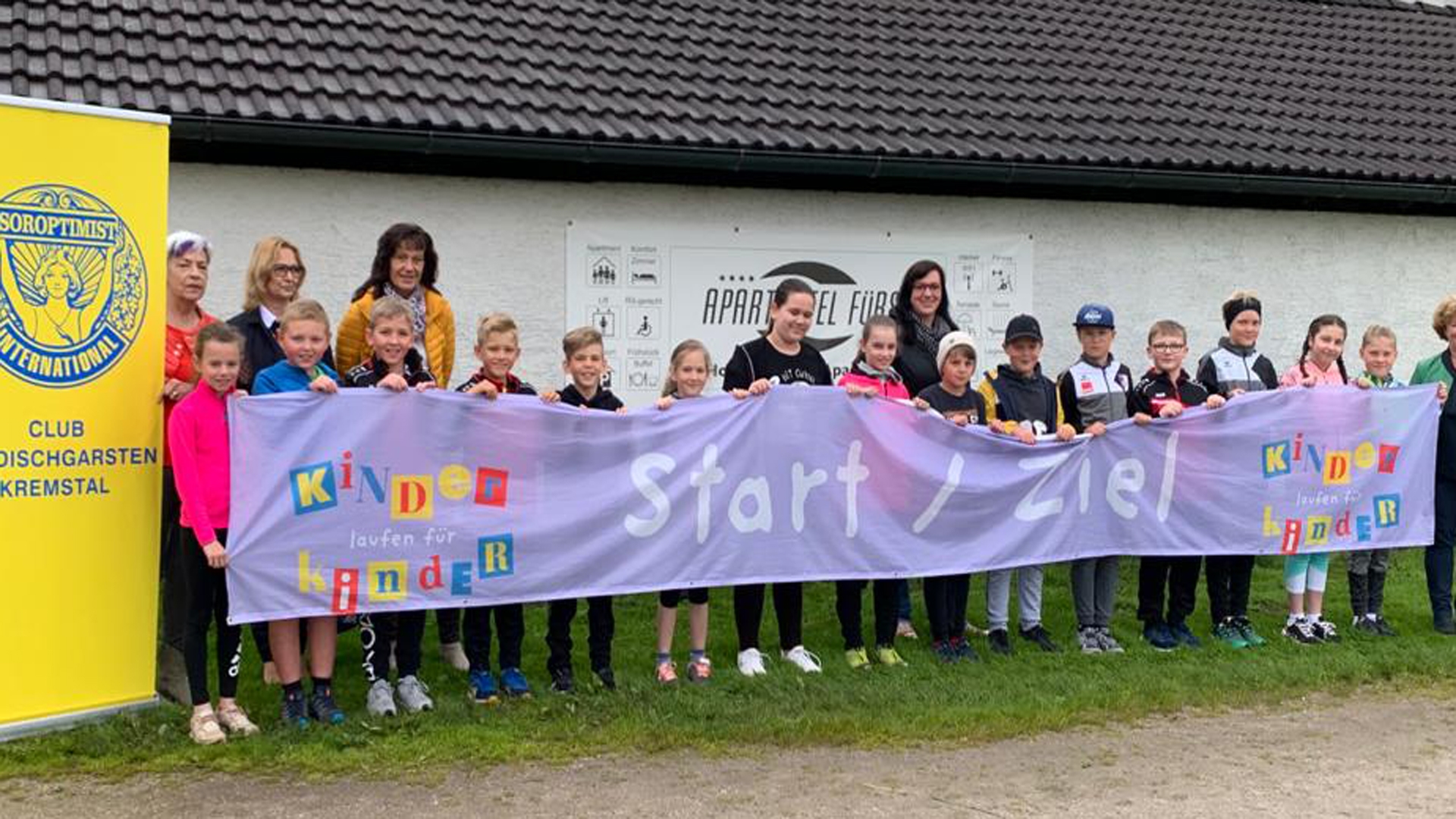 Kinder laufen für Kinder